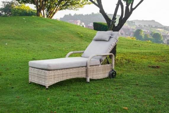 Maximizing Your Outdoor Space: Tips for Choosing the Right Patio Lounge Set