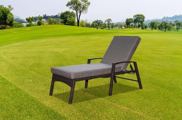 What positive impact does polyester cloth have on the user experience of the lounge?