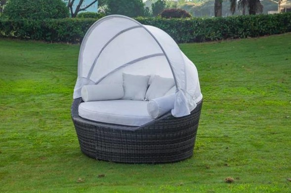 How does the choice of fabric material affect the comfort and breathability of an oval bed?